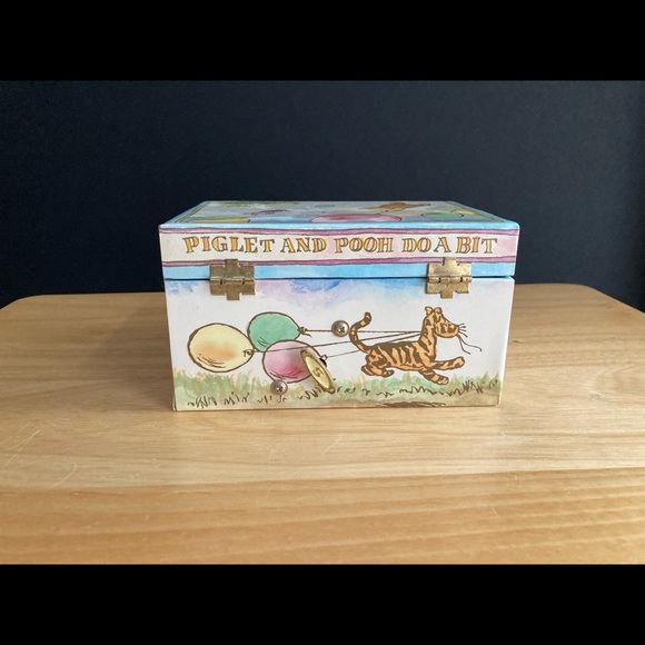 Linden Classic Pooh Disney Vintage Musical Jewelry Box - Picture 6 of 15